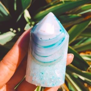 Light blue dyed agate tower